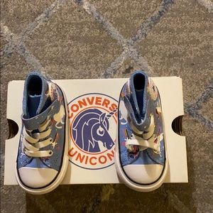 Super cute unicorn 🦄 hi-top converse.